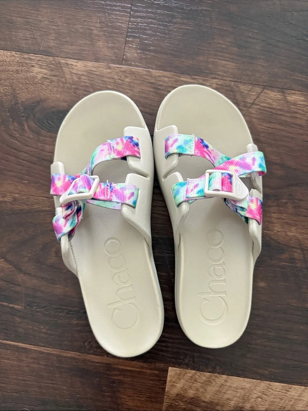 Chaco Kid’s Beige Slide Sandals with Multicolor Tie-Dye Straps | Size 6